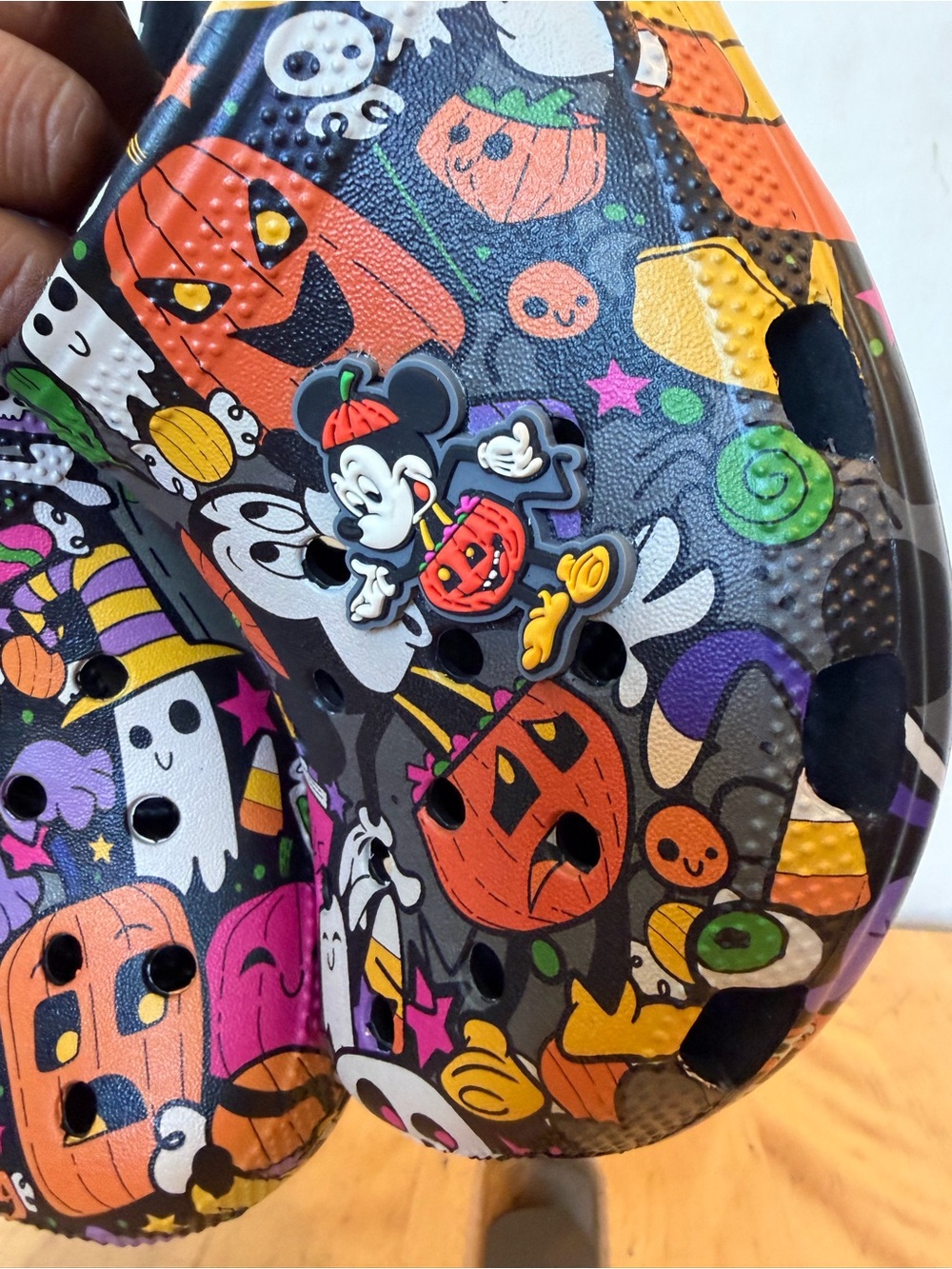 Disney Halloween Crocs Mickey Minnie Spooky Print Clogs Women’s 10 Men’s 8 - Picture 4 of 5